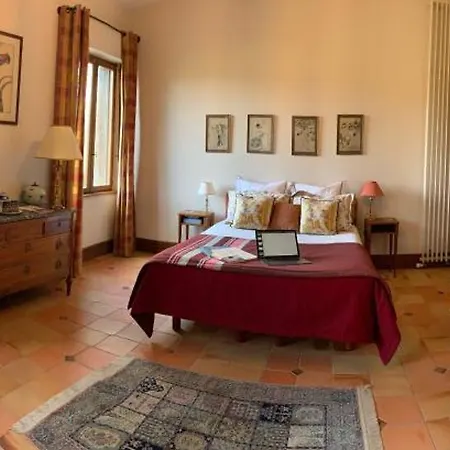 Pensión Le Pommier Doux, Maison D'hote Du Domaine Du Chateau D'argeronne 3*