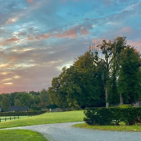 Gasthof Le Pommier Doux, Maison D'hote Du Domaine Du Chateau D'argeronne
