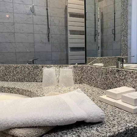 Le Pommier Doux, Maison D'hote Du Domaine Du Chateau D'argeronne 3*