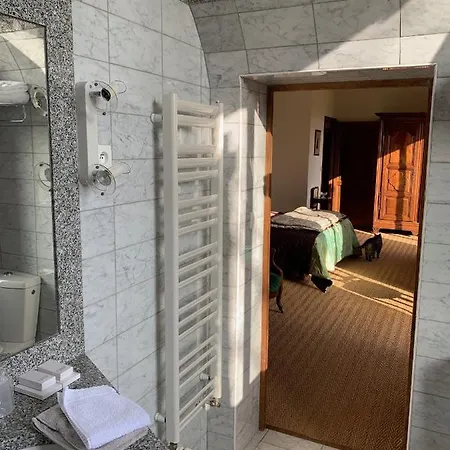 Guest house Le Pommier Doux, Maison D'Hote Du Domaine Du Chateau D'Argeronne La Haye-Malherbe